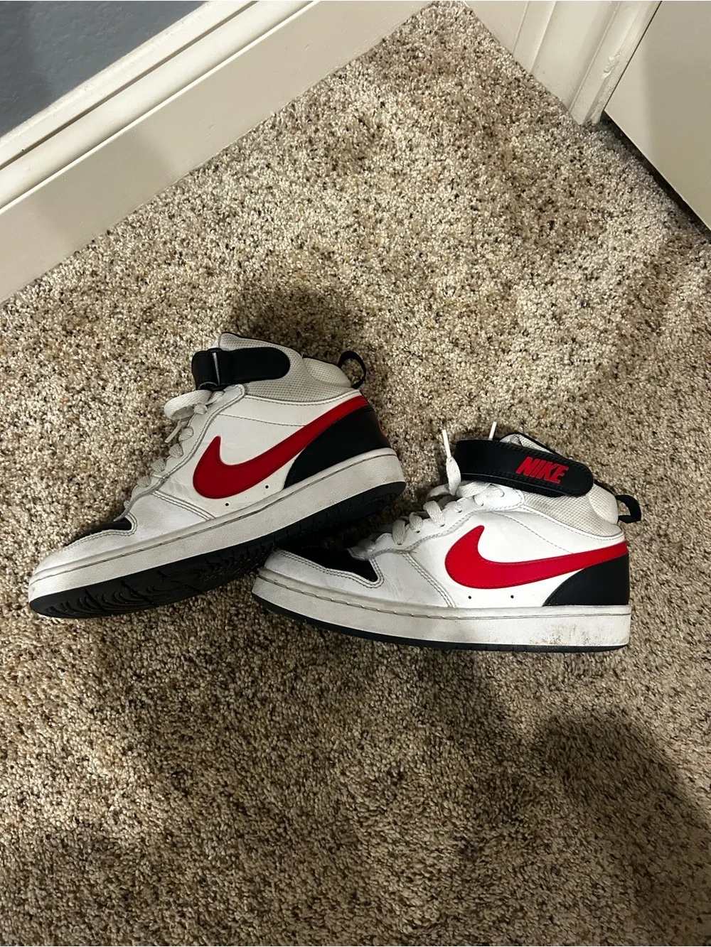Nike classic mid